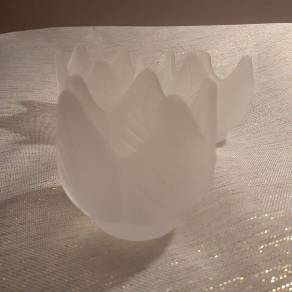 Partylite P0290 Frosted Lotus Blossom Candle Holders Set of 3 Glass Tealights - Picture 6 of 6